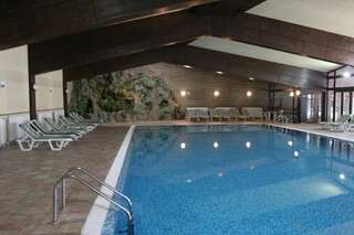 Отель Hotel Pirin Банско Двухместный номер с 1 кроватью или 2 отдельными кроватями (для 2 взрослых и 1 ребенка) - Полупансион и доступ в спа-центр-14